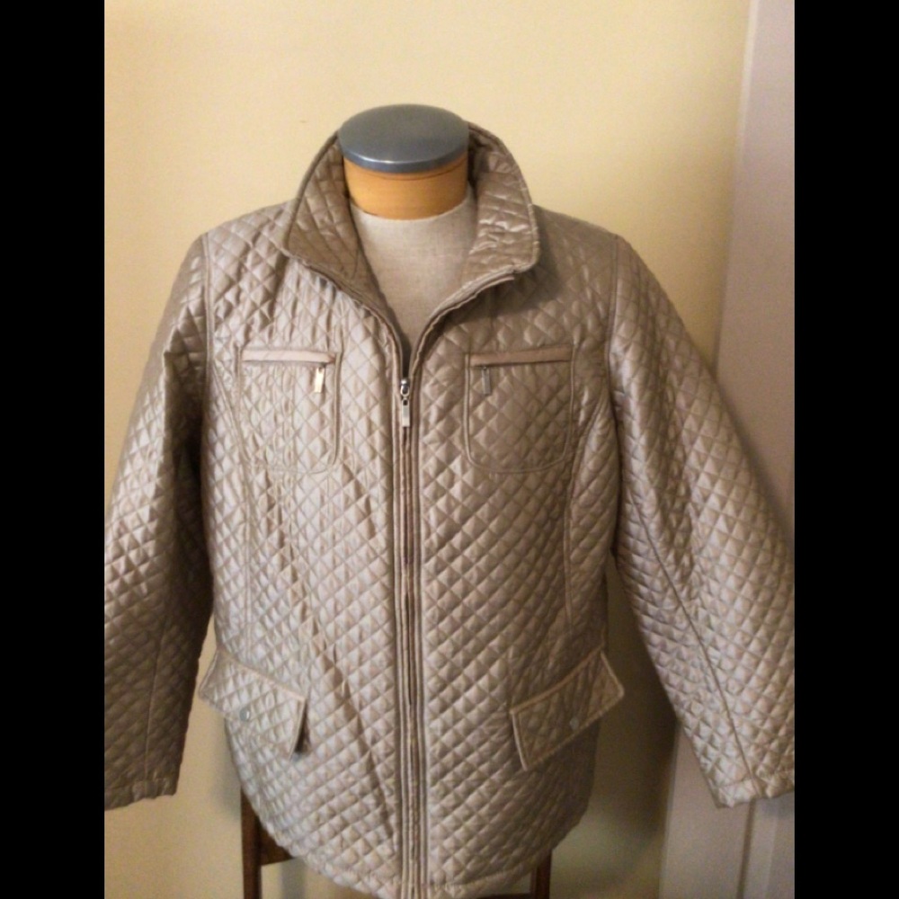 Plus Champaign color diamond design zip jacket